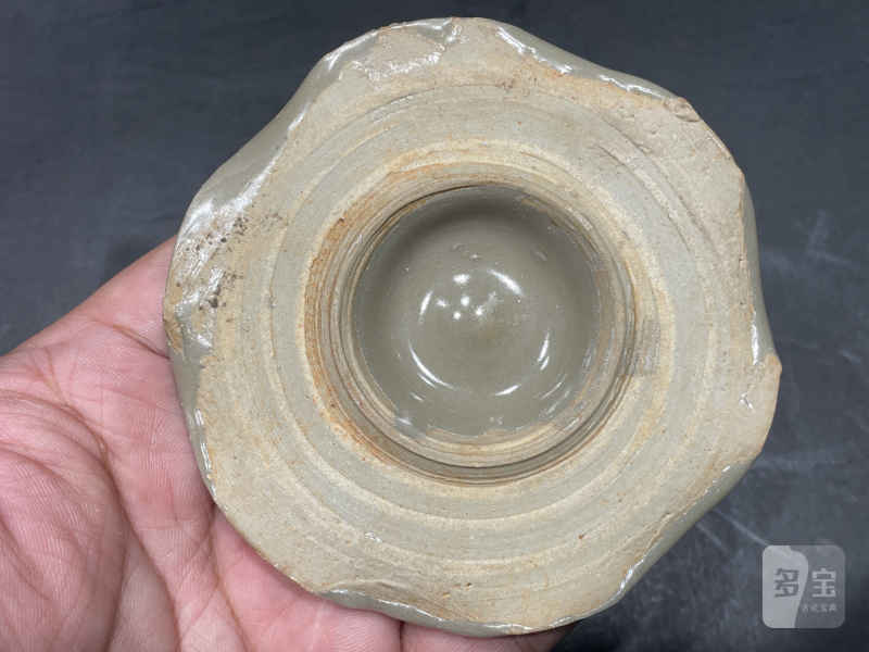 明 龙泉窑荷叶盖罐 - 图4